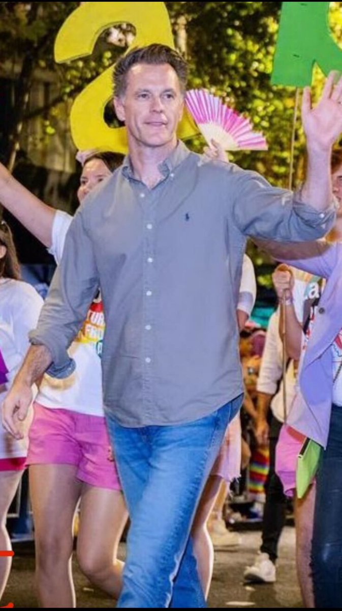 Does NSW Premier Chris Minns win an award for least enthusiastic Mardi Gras kit? Nothing says pride like a grey polo button up! Listen to Minns get interviewed in this week’s Betoota Talks ep. If only someone interrogated this fit before he hit Oxford St: omny.fm/shows/the-beto…