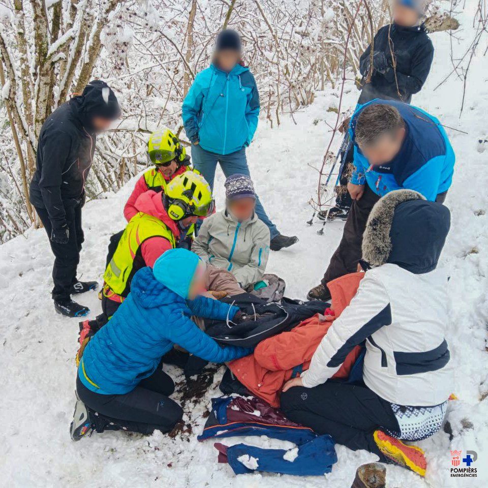 Pendent aguesta dimenjada, eth GRM des Pompièrs d’Aran auem realizat diuèrses intervencions mejançant er elicopter de rescat.
 
⚠️ Pendent aguesti dies, recomanam extremar precaucions en entorns nivaus e consultar 
tostemp eth bulletin de lauegi - lauegi.report