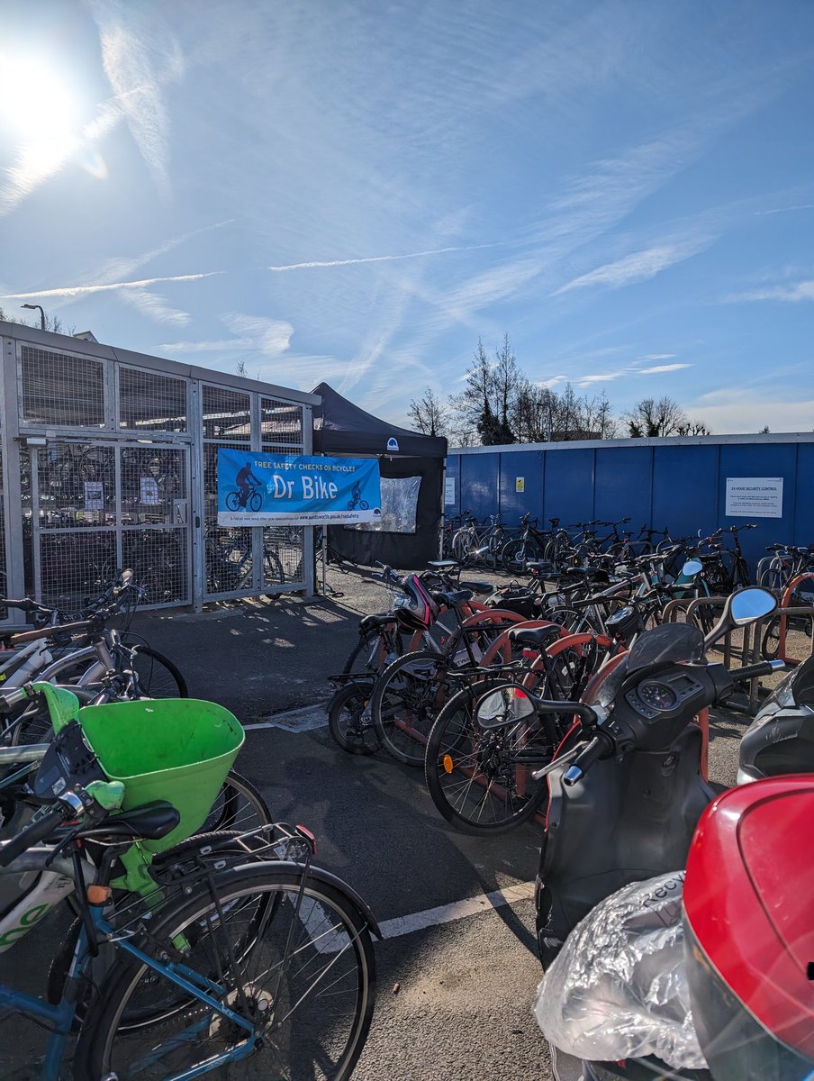 st_bug's tweet image. Tooting&apos;s finest outdoor FREE bicycle repair service
#drbike #nhs #Sustainability