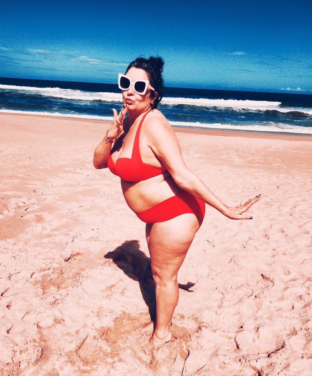 Feliz Dia contra la #Gordofobia 
Que sea la ultima vez que opinas sobre el cuerpo de alguien.
No aguantes ni una opinión más sobre tu cuerpo.