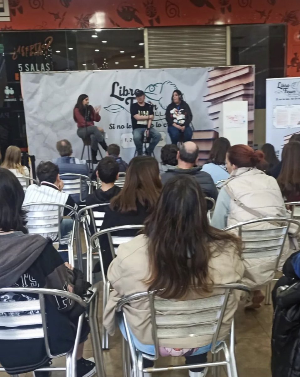 FranciscodPaula's tweet image. Este fin de semana he estado en el #LibroForumSevilla2024 y he conocido a un montón de autores repletos de ilusión, ganas e historias por contar. El mundo de los libros no es fácil, pero jamás hay que rendirse. Muchas gracias por invitarme y por el buen rollo de estos días.