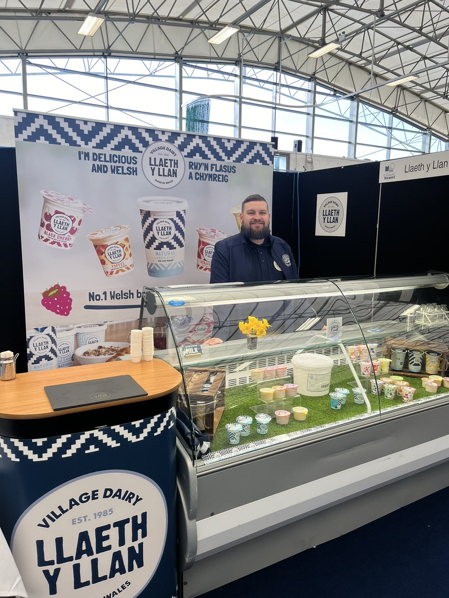 We're delighted to be at Castell Howell's Trade Show at Parc Eirias in Colwyn Bay today and tomorrow! Join us at our stand to sample our delicious Welsh yogurt 🏴󠁧󠁢󠁷󠁬󠁳󠁿.😋 #rwynflasusachymreig #foodshow #castellhowell #familybusiness #familybusinesses