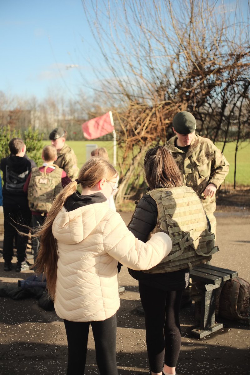 Last month, members of A COY delivered an afternoon of lessons to a primary school in Scotland, who are studying WWII this term. This was a great opportunity to engage with our community and prove that our Riflemen are always up for the task! @ArmyinScotland #SwiftandBold