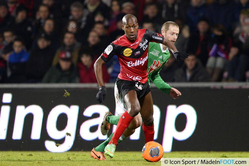 #foot #football #TeamEAG #AnnivEAG #WarRaok

⚽️⚽️🎂🎂 JOYEUX ANNIVERSAIRE 🎂🎂⚽️⚽️

Steeven Langil - 🇲🇶🇫🇷 - 3⃣6⃣ans - Attaquant

Avec l'<a href="/EAGuingamp/">En Avant Guingamp</a> durant la saison 2013/2014
👕2⃣6⃣
⚽️1⃣

International 🇲🇶

International Espoirs 🇫🇷

Actuellement a <a href="/KKUnitedEng/">Khon Kaen United- fan account</a>
