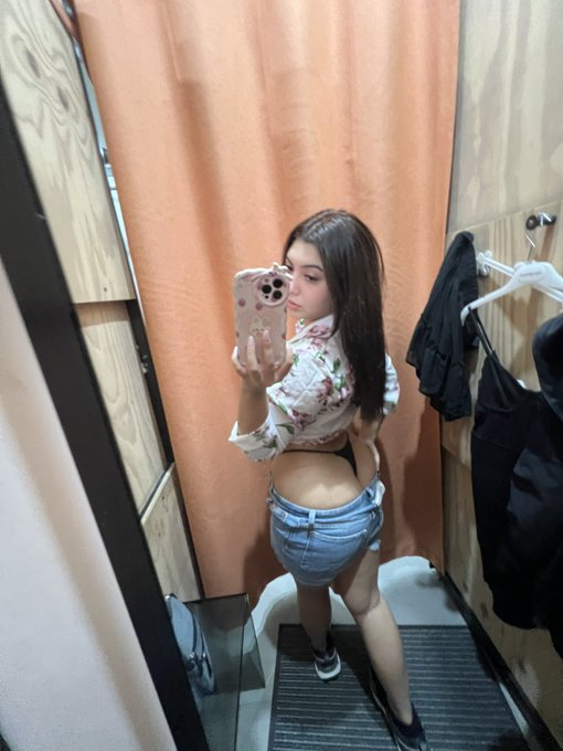 Oops. Wrong pants size ❤️ https://t.co/ojWVgOdCA4