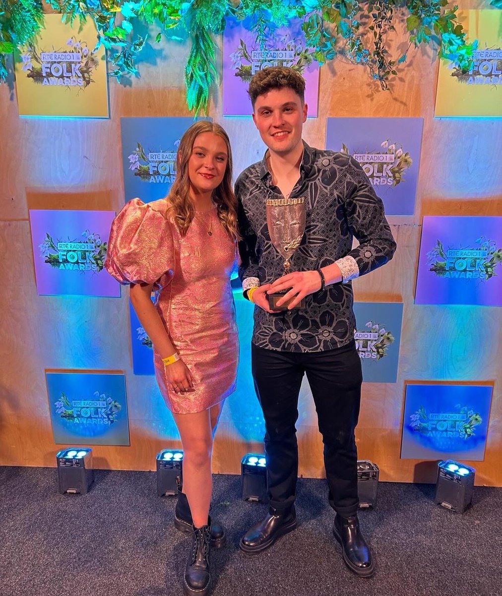 Séamus & Caoimhe (@seamus_caoimhe) on Twitter photo ⭐️RTÉ Folk Awards⭐️
Thar a bheith buíoch gur bronnadh gradam orainn sa rannóg “Best Emerging Artist” i Vicar Street an tseachtain seo 🎶 Míle buíochas do <a href="/RTERadio1/">RTÉ Radio 1</a> , dár gclann, dár gcairde agus daoibh uilig a thugann tacaíocht dúinn i gcónaí. Thank you all for the support! ❤️ ⭐️RTÉ Folk Awards⭐️
Thar a bheith buíoch gur bronnadh gradam orainn sa rannóg “Best Emerging Artist” i Vicar Street an tseachtain seo 🎶 Míle buíochas do <a href="/RTERadio1/">RTÉ Radio 1</a> , dár gclann, dár gcairde agus daoibh uilig a thugann tacaíocht dúinn i gcónaí. Thank you all for the support! ❤️