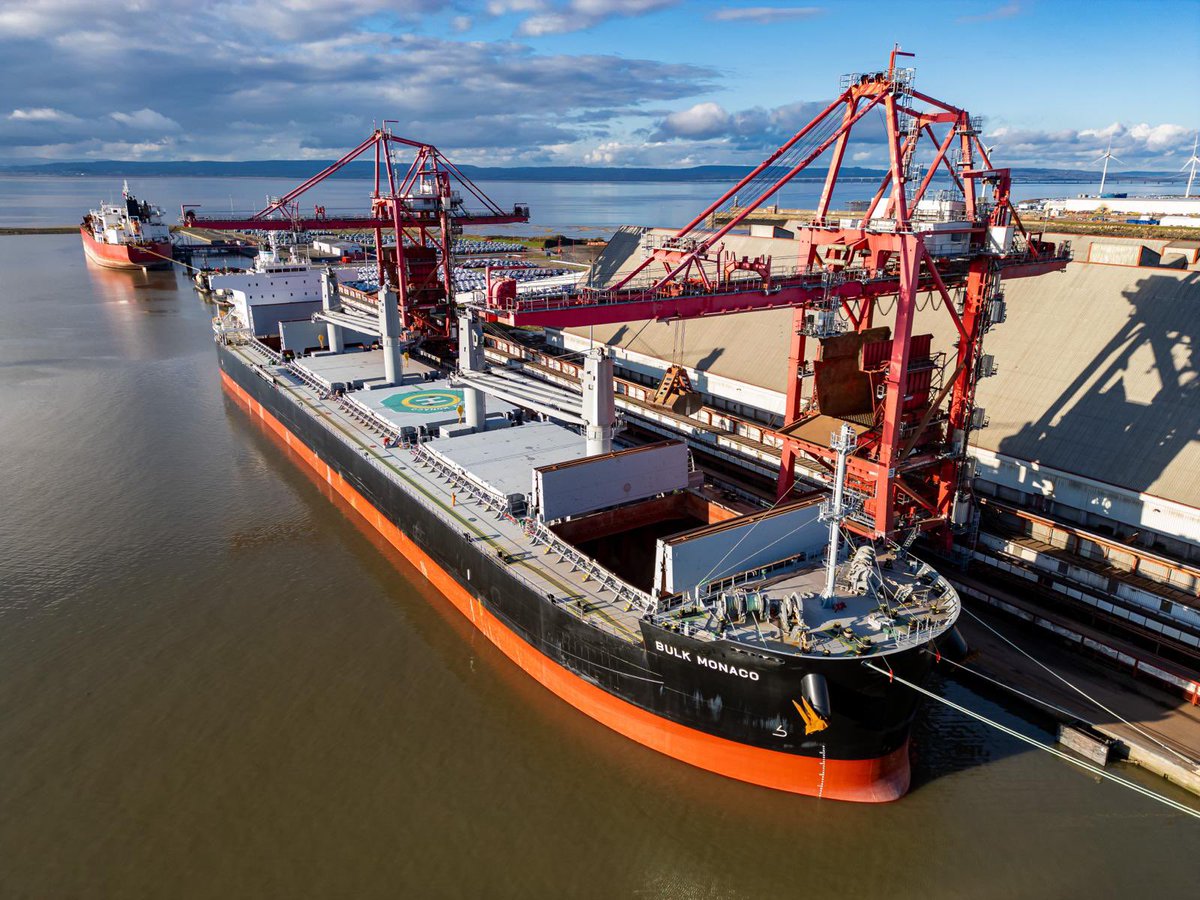 Meet Bulk Monico! This bulk carrier was built in 2023, stretching 199m long and 32m wide, and is capable of carrying a whopping 60,000+ MT. Here she is unloading palm kernel from Indonesia into Royal Portbury Dock. #bristolsglobalgateway #port #portbury #avonmouth #bristol