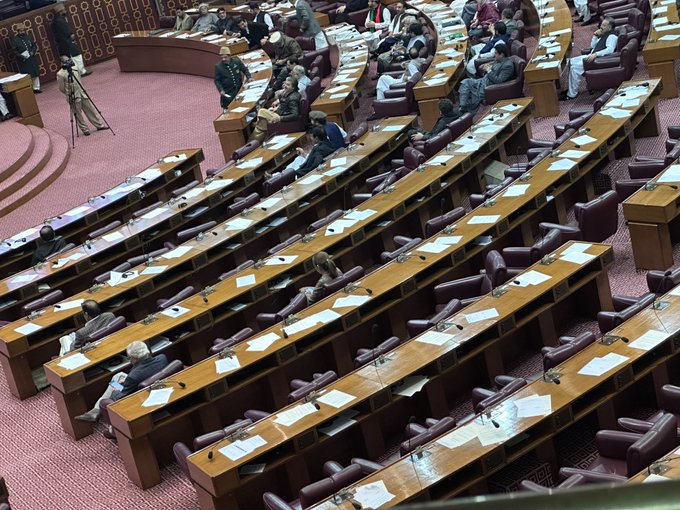 لکھ اوئے مورخا لکھ🔥🔥

تاریخ میں پہلی بار اپوزیشن کے بجائے حکومت اسمبلی سے بھاگ گئی🤣🤣