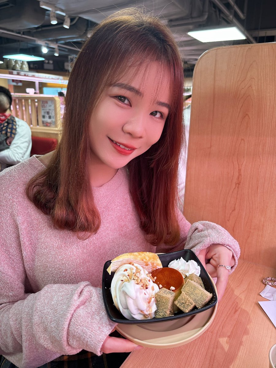 kkeellyy0229's tweet photo. 【2月29日壽星】
捉緊生日的尾巴(˶‾᷄ ⁻̫ ‾᷅˵)
終於去左壽司郎食我的四年一遇拼盤🤣🤣
我想講有勁多朋友sd比我叫我去食😂
最終都抽到時間去，太開心了💖

#地下アイドル #アイドル #偶像 #地下偶像 #女の子 #綺麗 #可愛い #idol #cute #kawaii #壽司郎 #happybirthday #birthday #sushi #sushiro https://t.co/2CV223qGXy