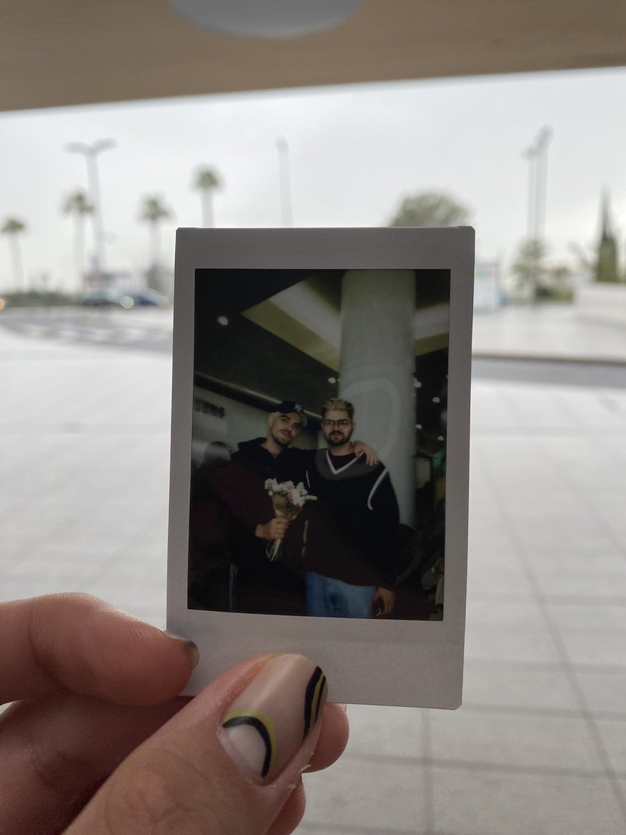 Hugosavinon's tweet image. Cara você não tem a noção de quão importante você é na minha vida, obrigado por me salvar em qualquer lugar do mundo 🥺🇵🇹  @jaoromania