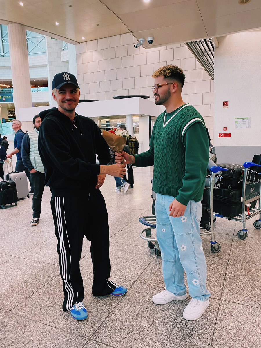 Hugosavinon's tweet image. Cara você não tem a noção de quão importante você é na minha vida, obrigado por me salvar em qualquer lugar do mundo 🥺🇵🇹  @jaoromania