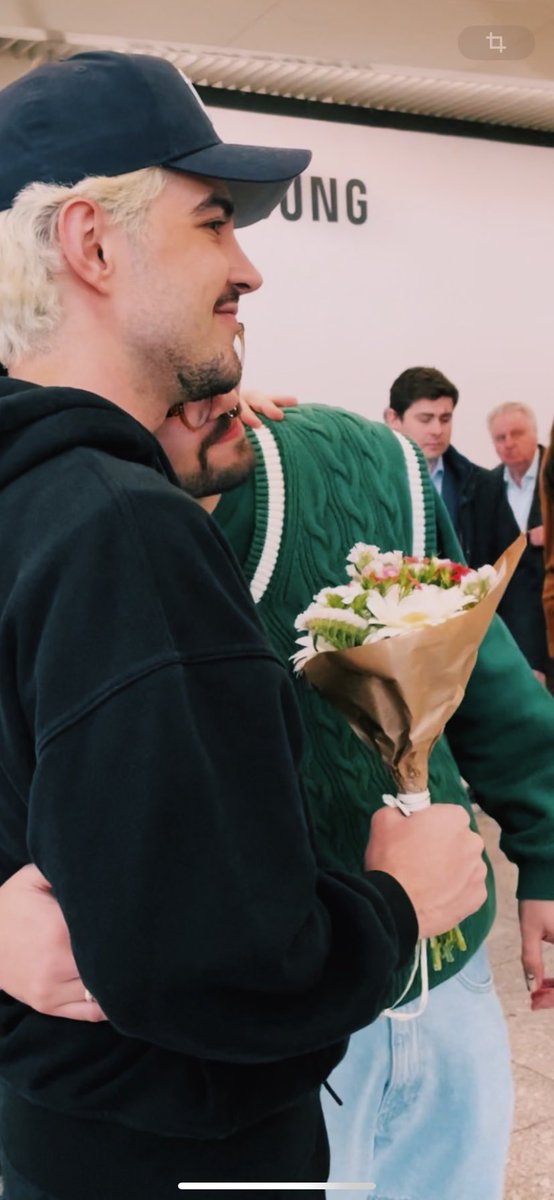 Hugosavinon's tweet image. Cara você não tem a noção de quão importante você é na minha vida, obrigado por me salvar em qualquer lugar do mundo 🥺🇵🇹  @jaoromania