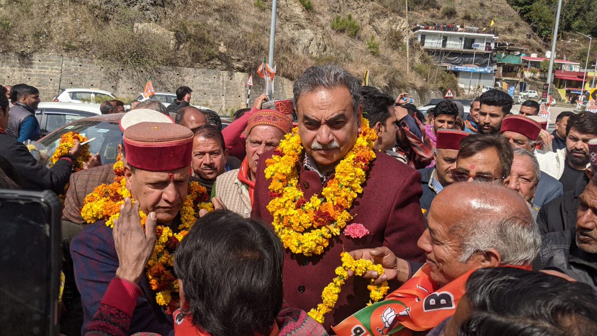 SanjayTandonBJP's tweet photo. लोकसभा चुनाव 2024 में हिमाचल प्रदेश से जीत का चौका लगाने के लिए आज शिमला संसदीय क्षेत्र के पार्टी कार्यालय का शुभारंभ किया इस दौरान प्रदेश भाजपा अध्यक्ष डॉ @rajeevbindal, पूर्व प्रदेश अध्यक्ष व सांसद श्री @iSureshBjp, @Dr_rajivsaizal, श्रीमती रश्मीधर सूद और भारी संख्या में पार्टी कार्यकर्ता मौजूद रहे |
#Shimla #HimachalPradesh 
#LokSabhaElections2024