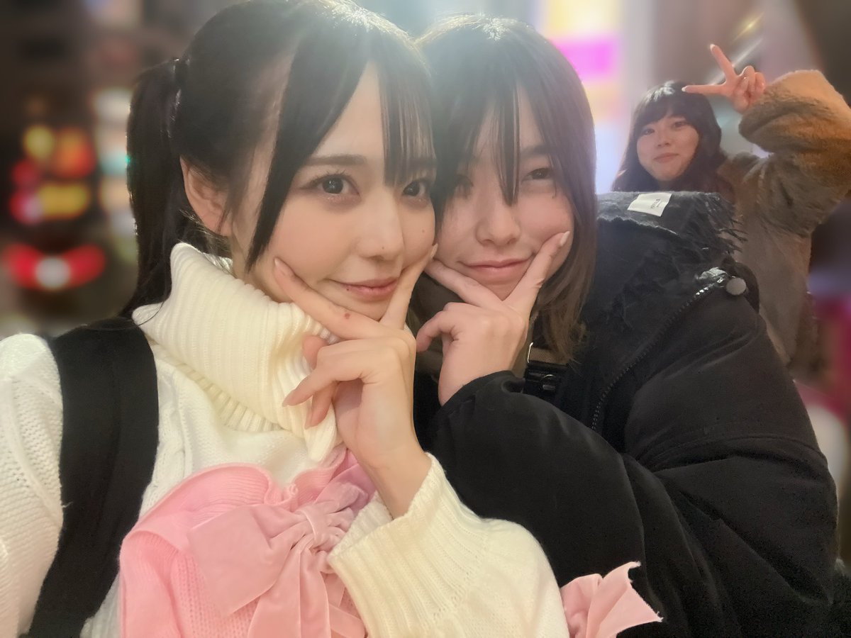 新年会写真2️⃣
南畑ちゃん(@fuka1019_life )
竹内さん(@YukiTake_life )
ねおさん(@AkariNeo )
花狩さん(@maikagari_life )

取締役栄川さんとめちゃくちゃ話盛り上がったのに写真は栄川さんのスマホにしかありません😭泣いた😭 https://t.co/IIgzSs99Tz