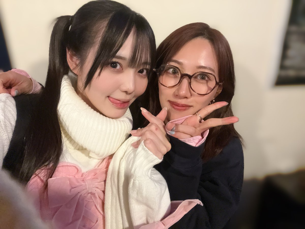 新年会写真2️⃣
南畑ちゃん(@fuka1019_life )
竹内さん(@YukiTake_life )
ねおさん(@AkariNeo )
花狩さん(@maikagari_life )

取締役栄川さんとめちゃくちゃ話盛り上がったのに写真は栄川さんのスマホにしかありません😭泣いた😭 https://t.co/IIgzSs99Tz