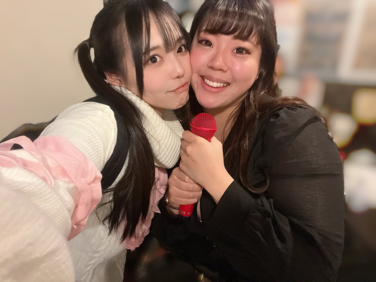 新年会写真2️⃣
南畑ちゃん(@fuka1019_life )
竹内さん(@YukiTake_life )
ねおさん(@AkariNeo )
花狩さん(@maikagari_life )

取締役栄川さんとめちゃくちゃ話盛り上がったのに写真は栄川さんのスマホにしかありません😭泣いた😭 https://t.co/IIgzSs99Tz
