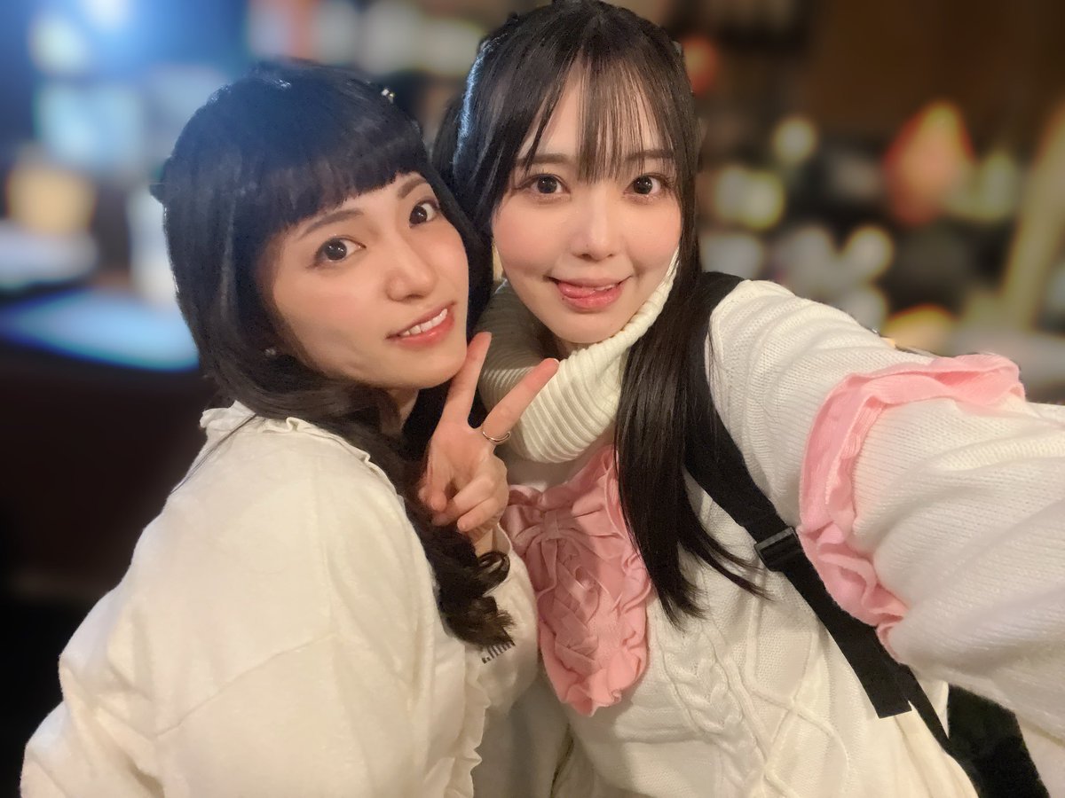 新年会写真2️⃣
南畑ちゃん(@fuka1019_life )
竹内さん(@YukiTake_life )
ねおさん(@AkariNeo )
花狩さん(@maikagari_life )

取締役栄川さんとめちゃくちゃ話盛り上がったのに写真は栄川さんのスマホにしかありません😭泣いた😭 https://t.co/IIgzSs99Tz