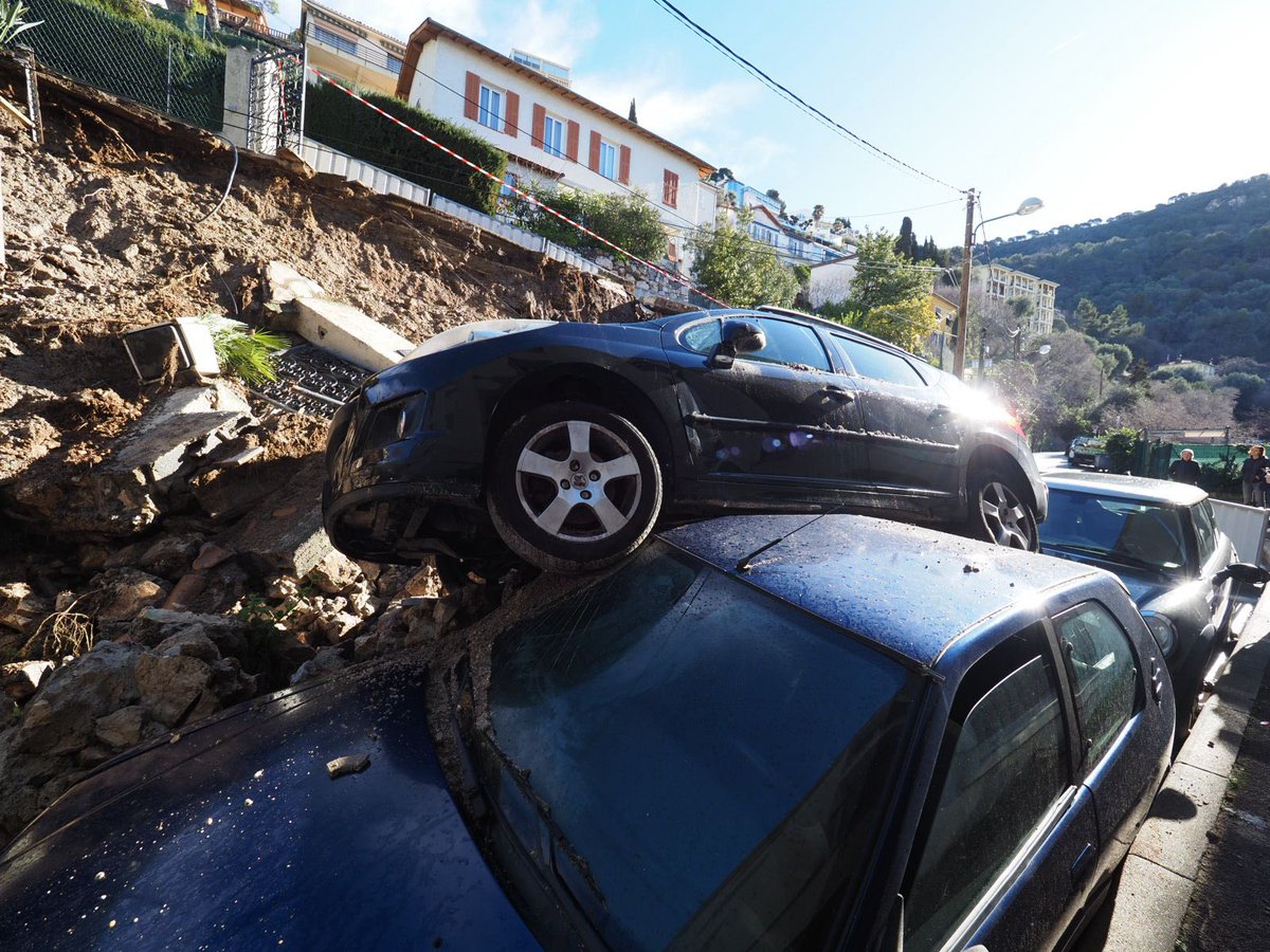 eciotti's tweet photo. Auprès des habitants sinistrés du 50 Chemin du Mont Gros à #Nice06.

Ce dimanche après-midi, les intempéries ont causé la chute d’un mur de soutènement sur trois voitures.

J’ai demandé au ministre de l’Intérieur le classement de Nice en catastrophe naturelle. https://t.co/7B11y0kMWt
