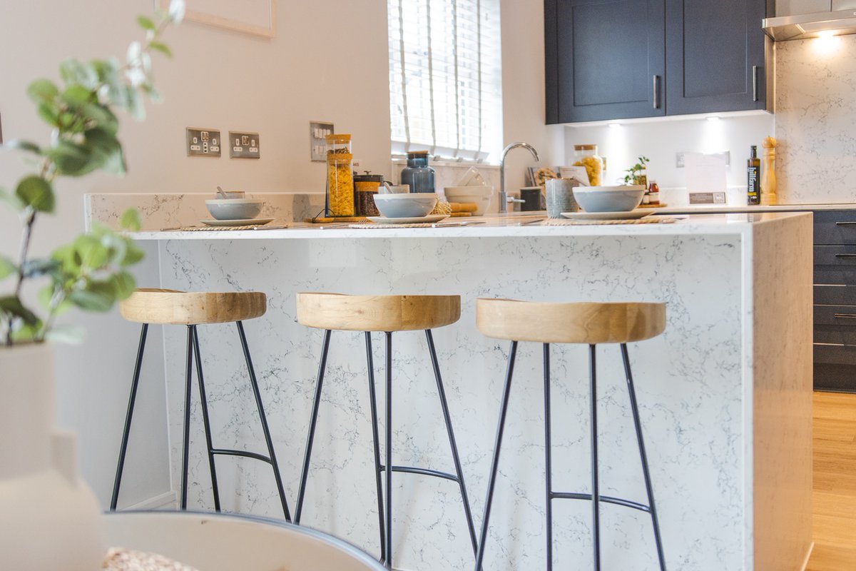 MayflowerStone's tweet image. Breakfast bar inspiration - modern, sleek and most importantly durable!

📸Caesarstone White attica 

#bakerestates #southwestbrickandstone #swbs #caesarstone #breakfastbar #kitcheninspiration #stoneworktops