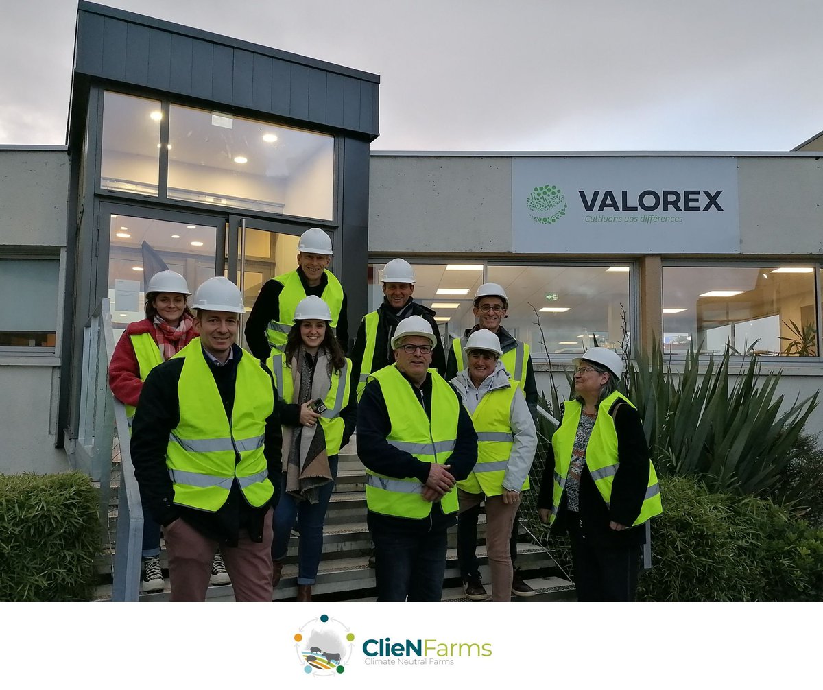 🐄 On Nov 6, farmers from the #FrenchDairyI3S met a dairy farmer in Ille-et-Vilaine, who is using flax supplementation to reduce methane emissions. The #ClieNFarms farmers also visited the “Valorex' factory, which produces these concentrates. Learn more: buff.ly/3SF02iX