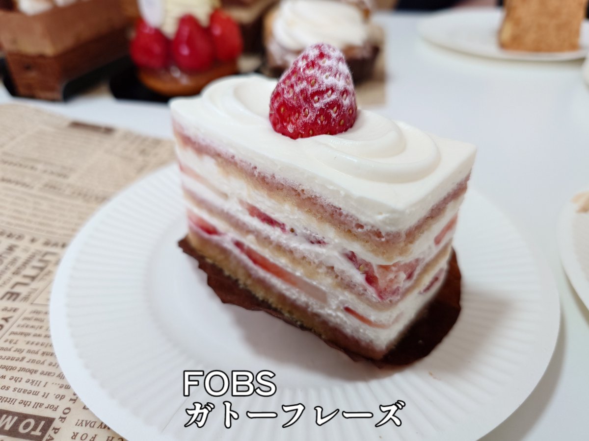 cakesukisin's tweet image. FOBSのガトーフレーズ
苺シロップたっぷりしみしみなスポンジが個性的。苺の薄片に軽めな生クリームをサンド。どこを食べても苺がいます。

#FOBS
#浅草
#ガトーフレーズ