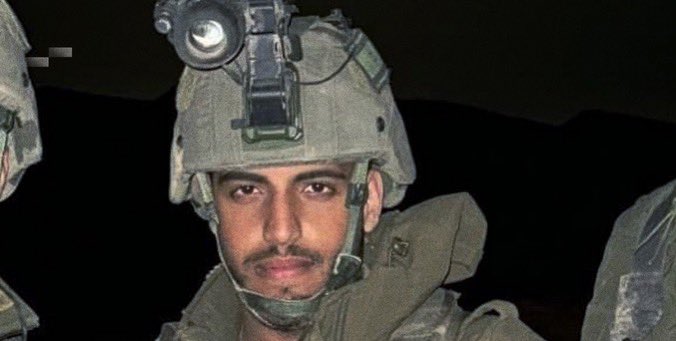 Birkaç gün önce Gazze'de gebertilen subay Avik Terry'nin babası: 

Oğlumu kaybettim. Bana 'Baba, iki haftalığına Gazze'ye gireceğiz. Onları ortadan kaldırıp geleceğiz' dedi.

-Oyun oynamaya gidiyor sandı şerefsiz!!