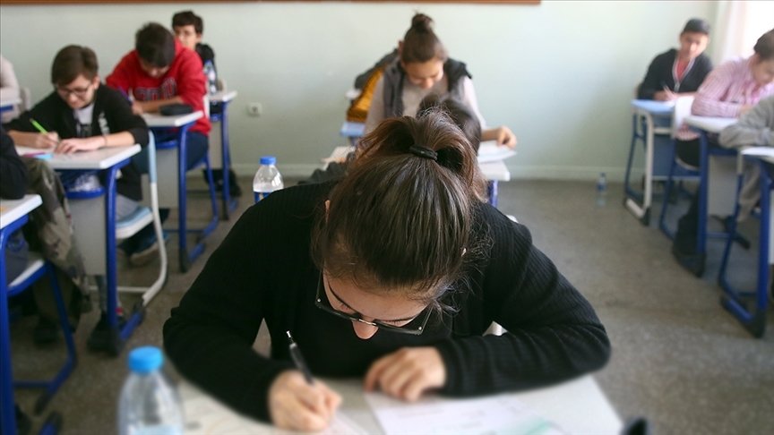 istanbulilmem's tweet photo. 🔹26-27 Mart'ta yapılacak ülke geneli ortak sınavlarda ilk kez öğrencilerin cevaplarını kendi cümleleriyle yazacakları açık uçlu ve kısa cevaplı sorular kullanılacak.

📰 https://t.co/Z4Wvi1eXSN

@tcmeb @Yusuf__Tekin
@MucahitYentur https://t.co/lHji2C86vw