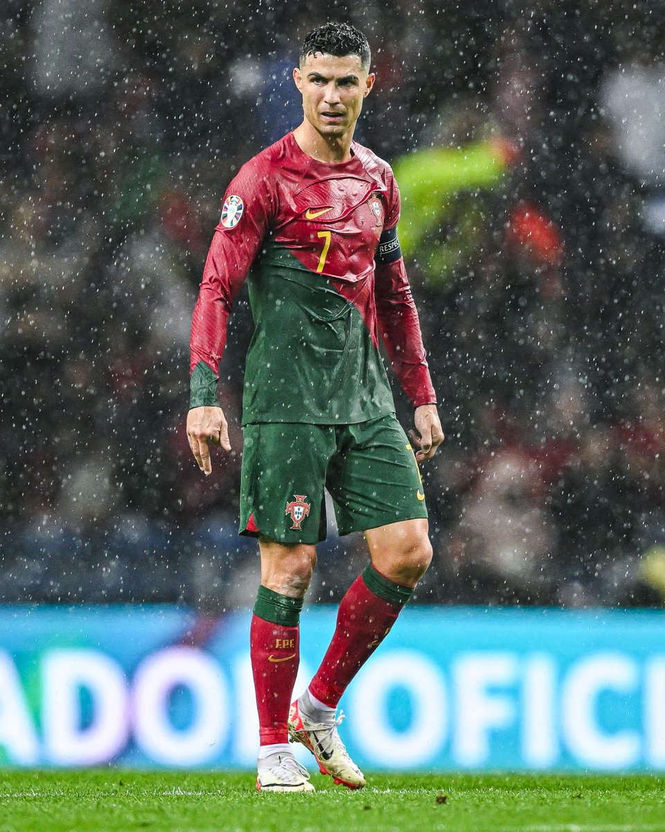 UEFAEURO's tweet photo. 🌧️

#EURO2024 https://t.co/fGSNCZ3rQF