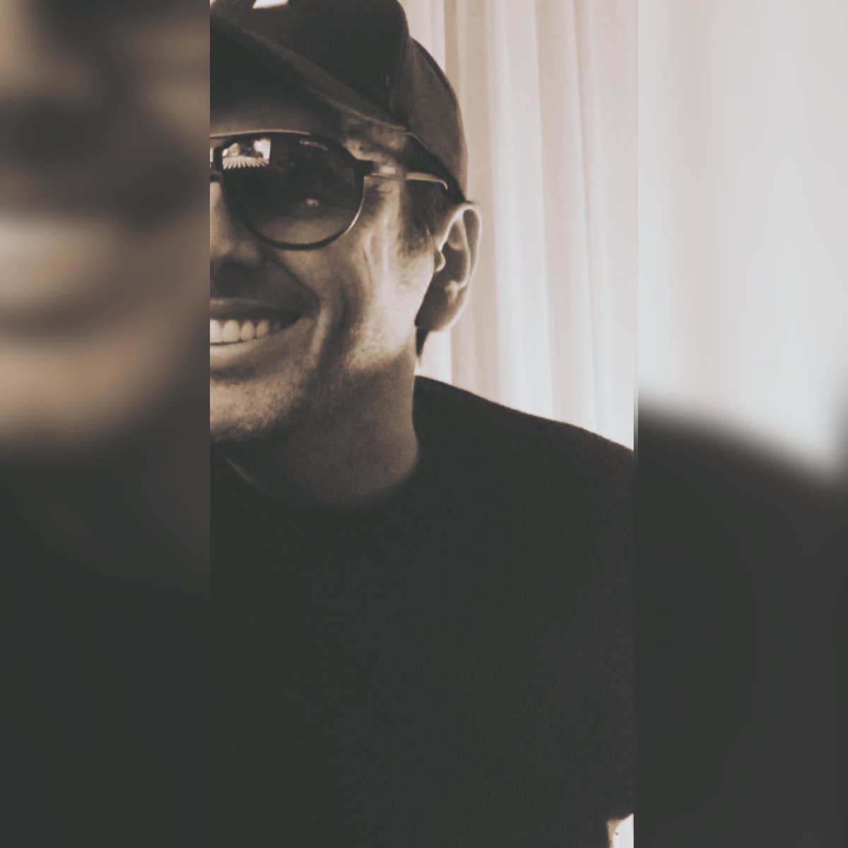 Periklisra's tweet image. Εδώ βάζουμε μισές φωτός;; #Challenge_γυαλια_ηλιου