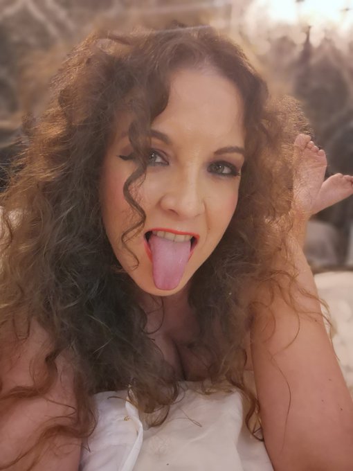 Envie d'une cam avec moi ? 😍  C'est ici 👉 https://t.co/u9hrfZPovT https://t.co/YnwM0yYw1G