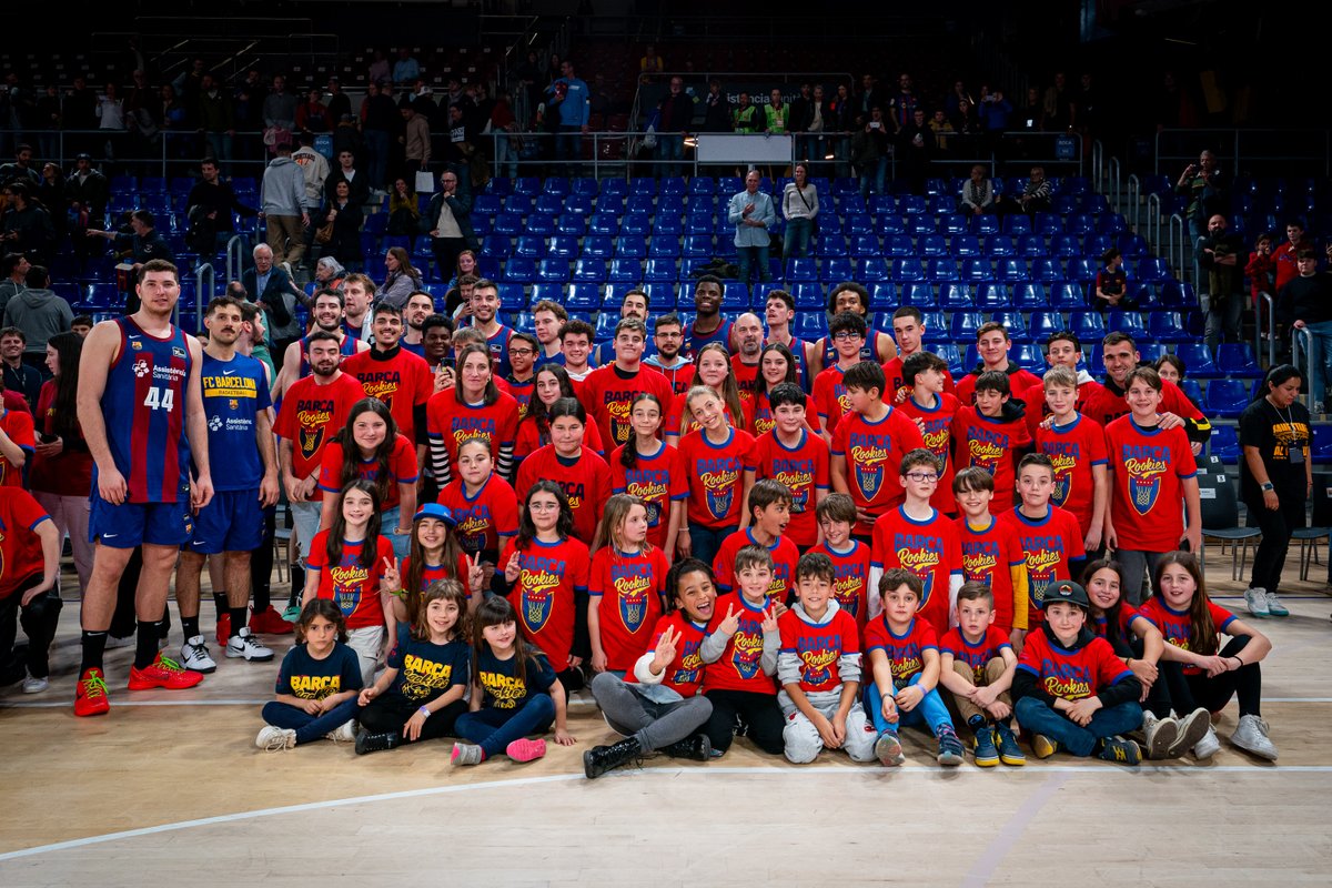 Gràcies a totes i tots els Barça Rookies que ens vau acompanyar ahir al Palau 💙❤

🏀 CB Navàs
🏀 Sferic Basquet
🏀 Unió Esportiva Sant Cugat
🏀 Club Bàsquet Pallejà
🏀 UEB Martorelles
🏀 Bàsquet Pàlcam
🏀 CB Calella