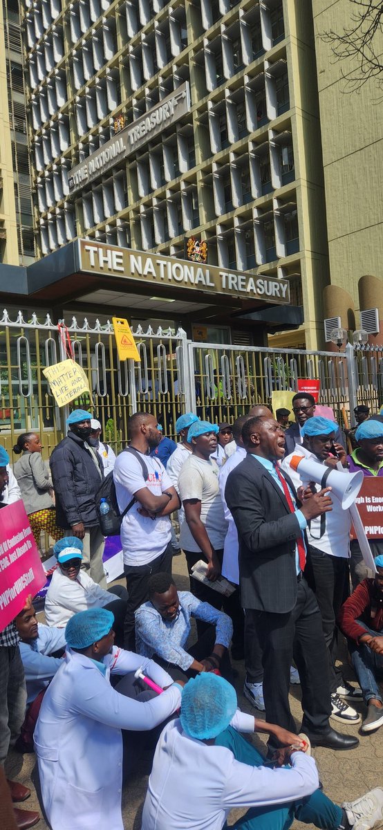 AllanWere7's tweet photo. #postmedicalinterns @KeTreasury 
We have failed Doctors as a Nation! https://t.co/Ie4jLxEtdC
