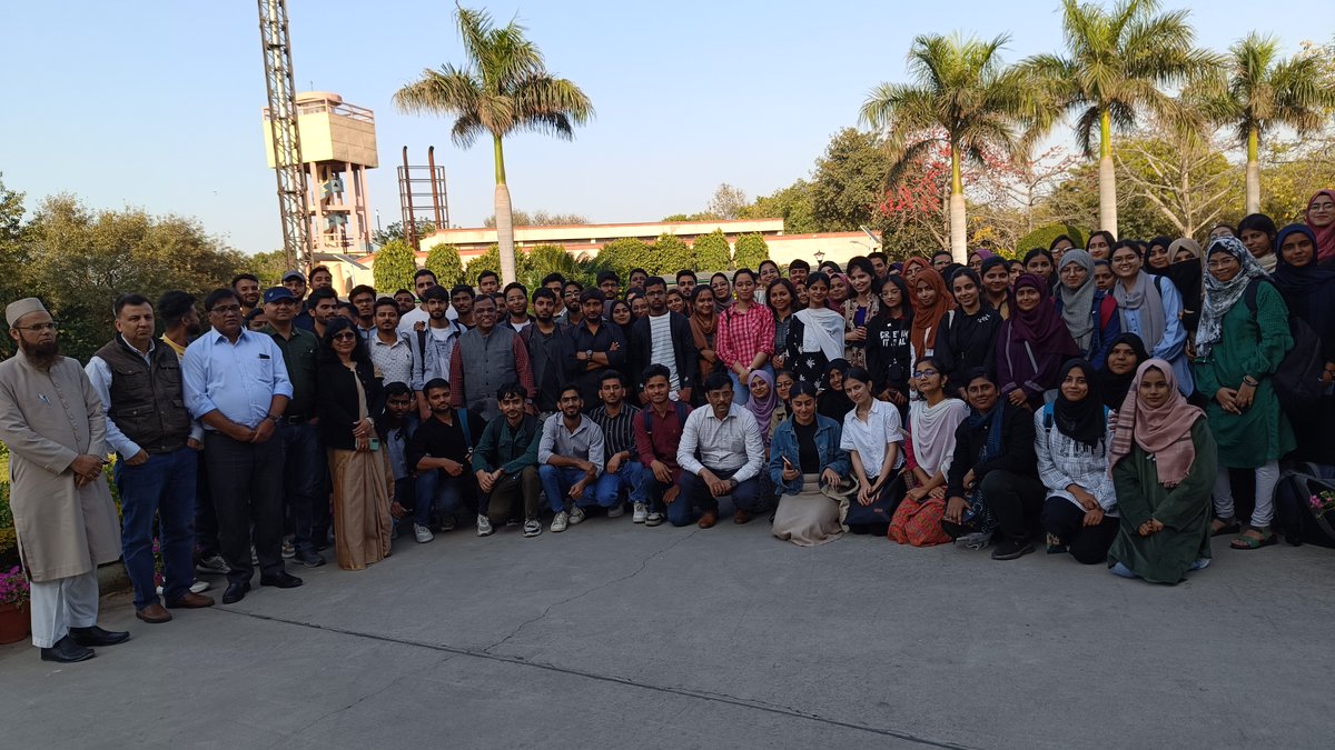 Today, students and faculty from the Department of Biotechnology, Jamia Millia Islamia Univ., visited the @NIPGRsocial. Dr. Aashish Ranjan (@AashishPlantBio) delivered an engaging scientific lecture, while @Ratnesh_thakur provided an interactive tour of the research facilities.
