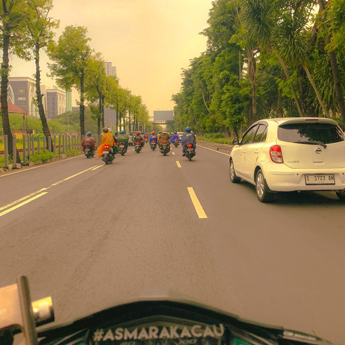 sisilainpetrik's tweet image. old tone, gatau merk filmnya apa tapi oldtone.

#WithPhone
Part 2 dari Romantisasi Surabaya + Darjo awoakoakao