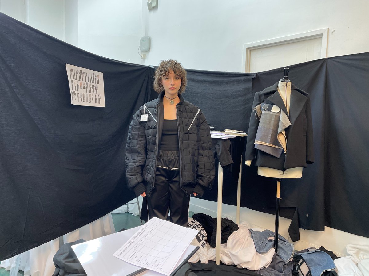 albertdemun's tweet photo. 👗 Collection capsule « TROP » de Raphaël Larria, étudiant en 3ème année #ECAMOD https://t.co/MwDVxPwf5G