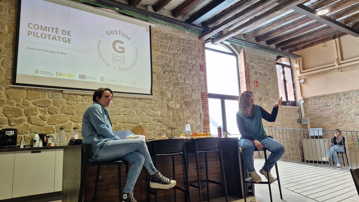 arcaruralcat's tweet photo. 🗣️ Avui i dem��, equips tècnics i gerències dels grups #LeaderCat2327 ens trobem per planificar i coordinar els projectes de cooperació.

➡️ Treballant des del territori per fomentar el relleu agrari, la transició ecològica, la sobirania alimentària...

 📍 Cooperativa Arbequina https://t.co/ukyLab0Wgs