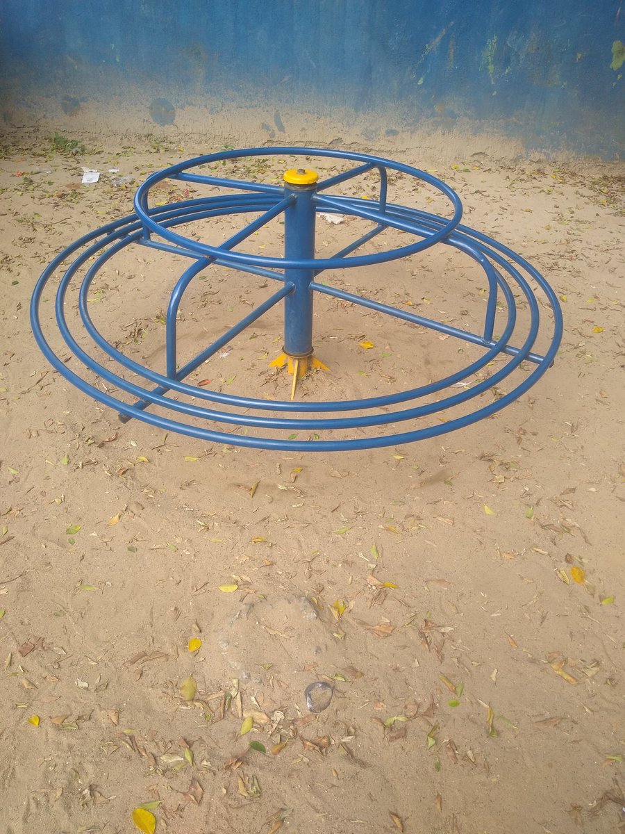 adrianolima_rap's tweet photo. #bomdiasp O parquinho que tem na praça Lauro Gomes em São Bernardo do Campo tem partes de concreto que colocam em risco a integridade das crianças que brincam no local. E esse problema já vem de meses.
#sbc https://t.co/vpXKnWZfCf