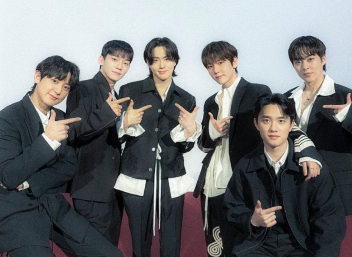 EXO's Chanyeol, Chen, Suho, Baekhyun, D.O. and Xiumin in a new photo.