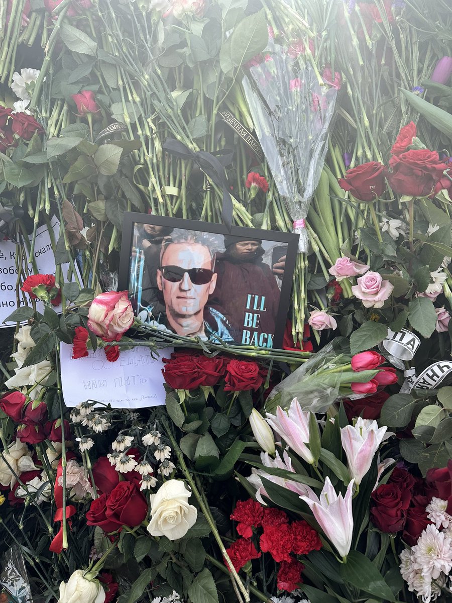 But #Navalny won’t be back, and this outpouring of grief and support in #Russia may well be the last significant show of opposition defiance we see here for a long time.