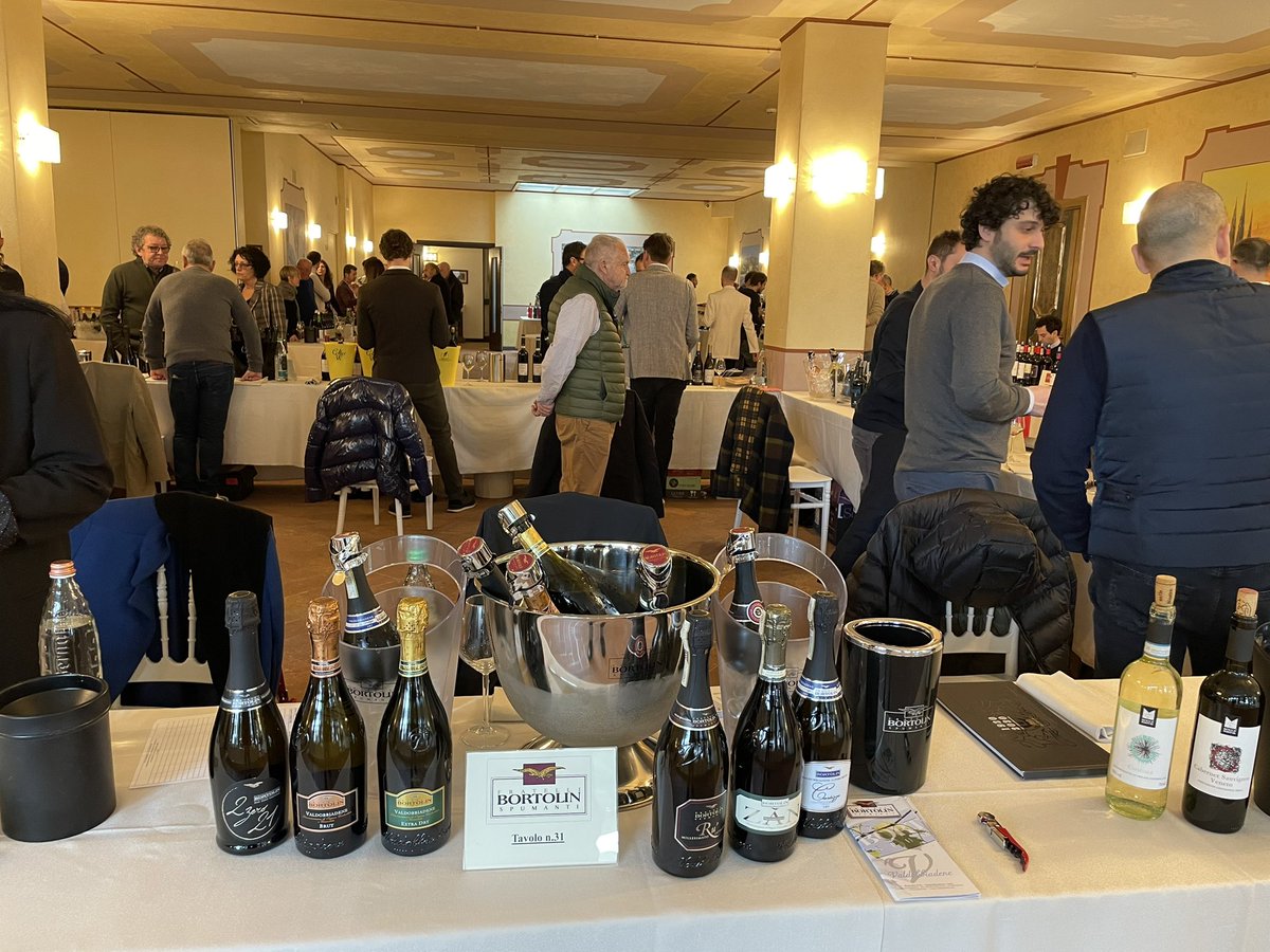 bortolinvini's tweet photo. Oggi siamo alla manifestazione “incontri divini” organizzata dal nostro distributore di Como “Soldati vini”. https://t.co/GcRPJw1fo6