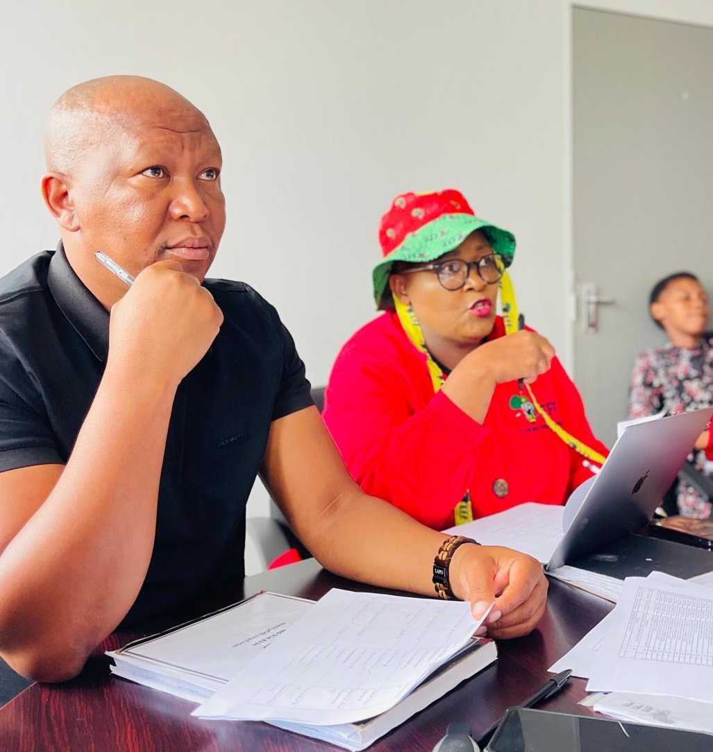 effnorthercape's tweet photo. ♦️In Pictures♦️
PETF Convenor Cmsr @MathibeRebecca and Coordinator Cmsr @ShadrackTlhaole taking reports from Frances Baard Cluster Heads in preparation for the 23rd March 2024 Manifesto Launch.
#NCManifestoLaunch
#VoteEFF2024
#OurLandAndJobsNow
#EndLoadShedding https://t.co/NkyNOqTw1Z