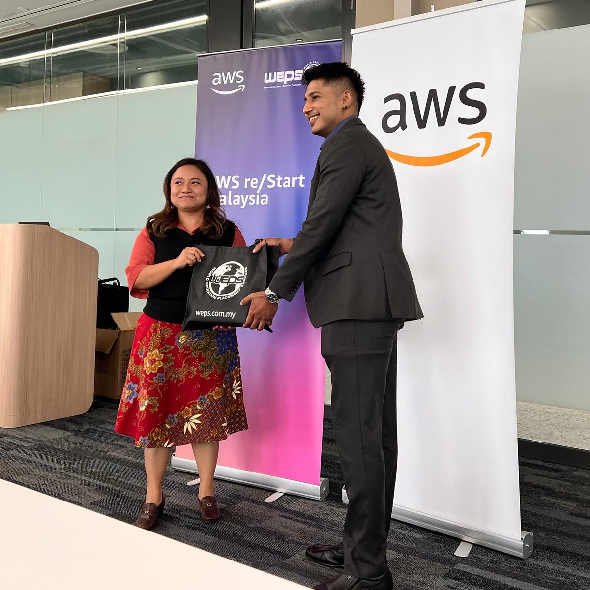 mrymler's tweet image. When you didn’t expect to win prizes for the quiz that you totally destroyed 😂😂😂 

Photos taken at the AWS Malaysia office for a Meet &amp;amp; Greet of #AWSReStart program graduates 🎓

Woohoo!! 🥰