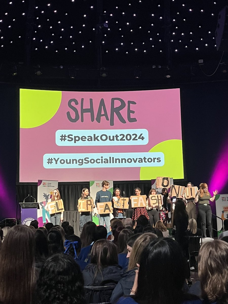 Ár gcéad ghrúpa <a href="/YSInow/">Young Social Innovators</a> ar maidin 😍 An-jab déanta acu <a href="/Sandym0untPark/">Sandymount Park Educate Together Secondary School</a> <a href="/TYSPETSS/">Transition Year Sandymount Park ETSS</a> #FlipFastFashion