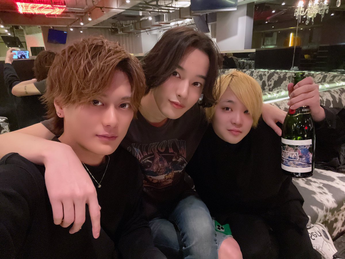 今日は月曜日だけど営業してます🌏
ちょっとかっこいい
めちゃくちゃかっこいい
かっこよくないの順番🤣
うそみんなかっこい