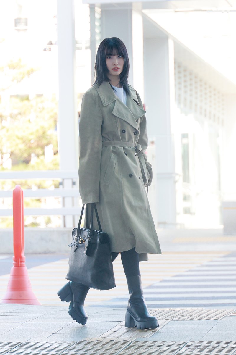 23SS miu miu ミュウミュウ ビジュー 装飾襟 ツイード ジャケット 23SS miu miu ミュウミュウ ビジュー 装飾襟 ツイード ジャケット