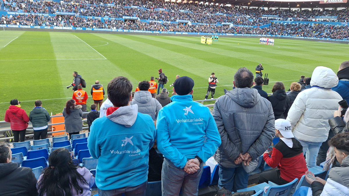 caixabank's tweet photo. 📸Más de 600 personas en riesgo de exclusión y acompañados de nuestros #VoluntariosCaixaBank han ocupado la #GradaSolidariaCaixaBank de la Romareda en las últimas jornadas de #LaLiga 2022/2023.
@RealZaragoza #ElFútbolDeTodos ⚽💙🏃 https://t.co/ZjNLzwTGBq