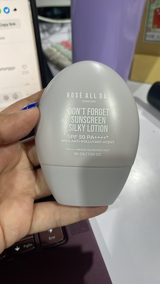 graciadl's tweet photo. Jujur ini enak banget!!!!!!!!! Bener bener ngeblend nya enak. Ga ada putih2, trus watery gtu. Gue ga suka sensasi lengket2 di muka, Sunscreen ini cepet bgt nyerepnya trs muka jadi alus gak lengket 🫶🏼🫶🏼🫶🏼 https://t.co/YKbGTQjAah