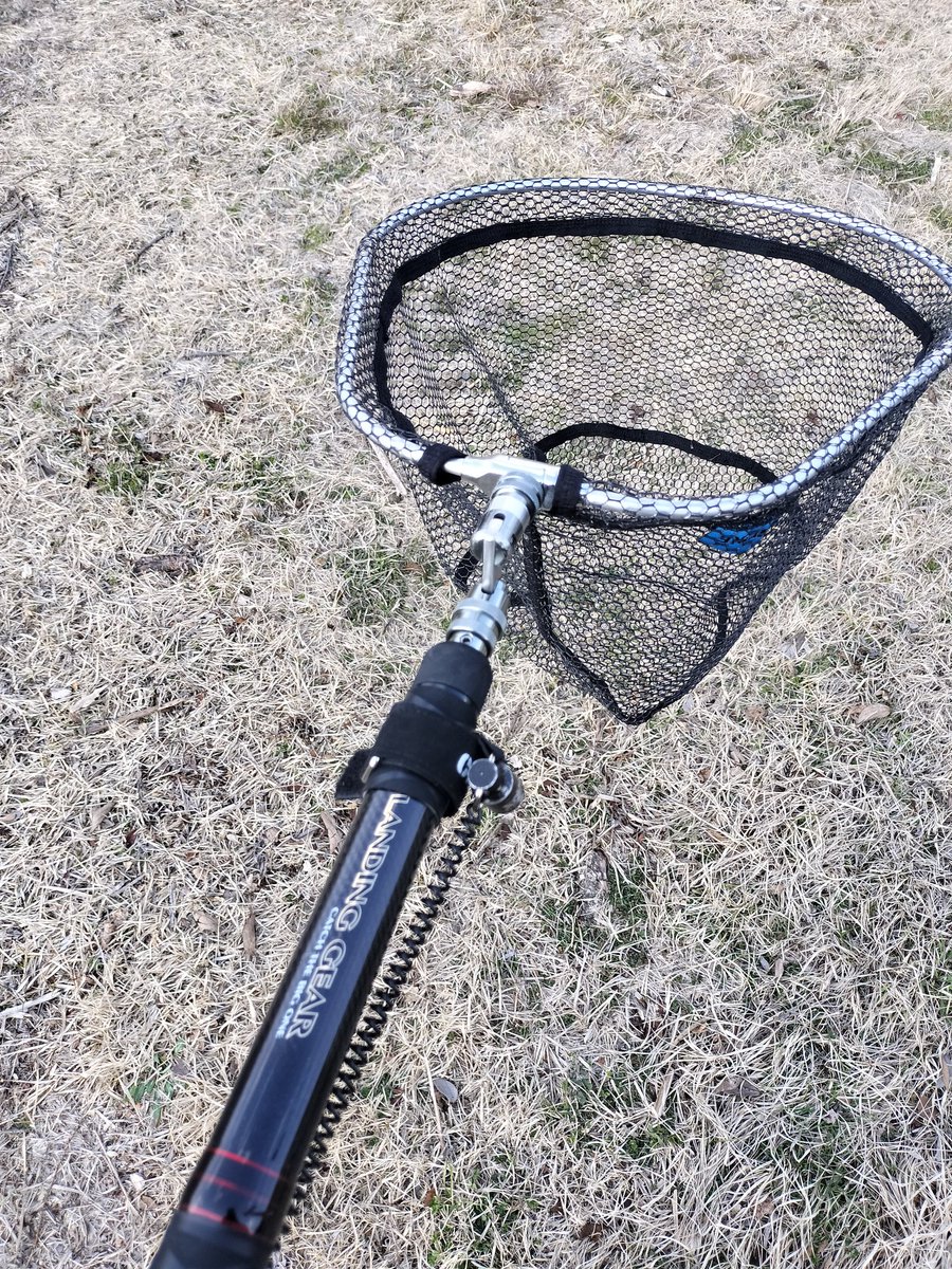 BIWAKOLOVER1's tweet image. #SUNLIKE の新しい折りたたみネットが届きました✨
早速、デカバスで入魂してやろうと、南湖に出かけたけど…
ボウズです😭www

雨で少し増水したから、岸の方に寄ってると思ったんだけどなー💦

もうちょい水温上がらないとアカンのかな？🤔