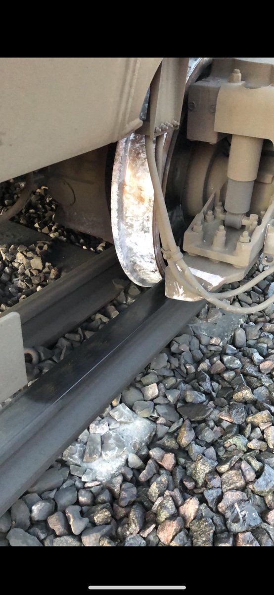 Pictures from @networkrail show the derailed front wheels of a passenger train near Walton-on-Thames which is causing major disruption to Waterloo commuter services. @itvlondon