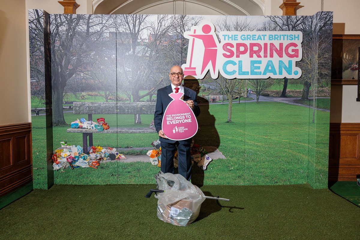 VirendraSharma's tweet image. Great to join @KeepBritainTidy to mark their 70th Anniversary and to support their #BigBagChallenge for this year’s #GreatBritishSpringClean. My thanks to all the individuals, community organisations, schools, and businesses for all the tireless work you do for our environment.